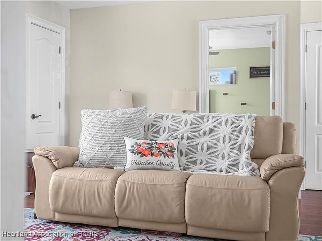 2910 Fairway Lane, Bowling Green, FL 33834