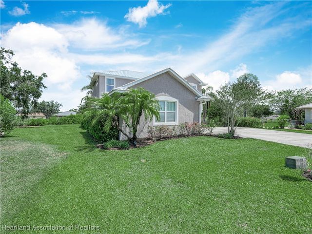 2910 Fairway Lane, Bowling Green, FL 33834