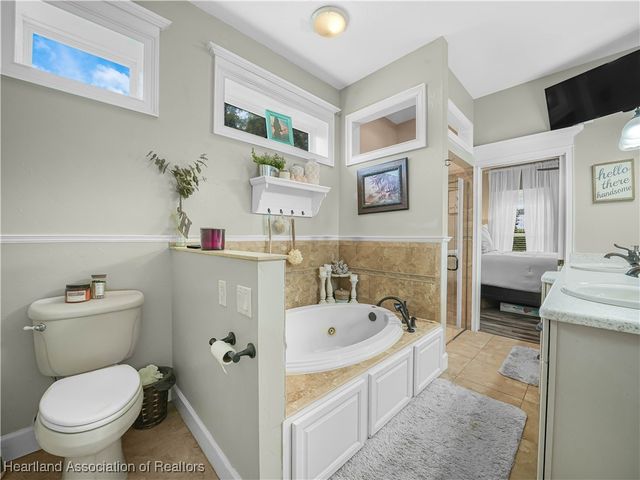 2910 Fairway Lane, Bowling Green, FL 33834