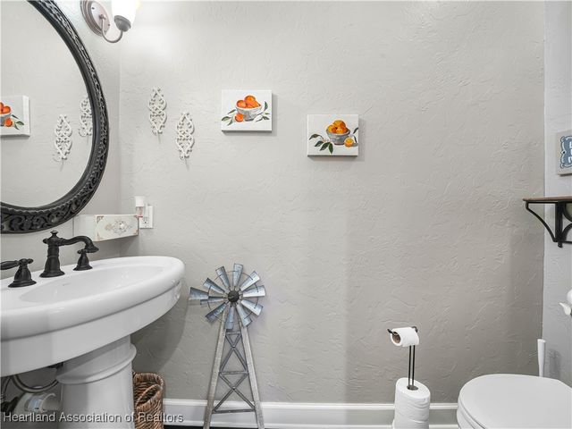 2910 Fairway Lane, Bowling Green, FL 33834