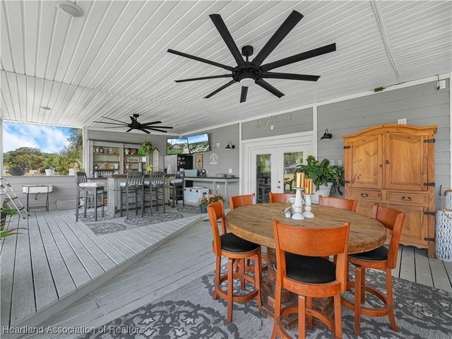 2910 Fairway Lane, Bowling Green, FL 33834