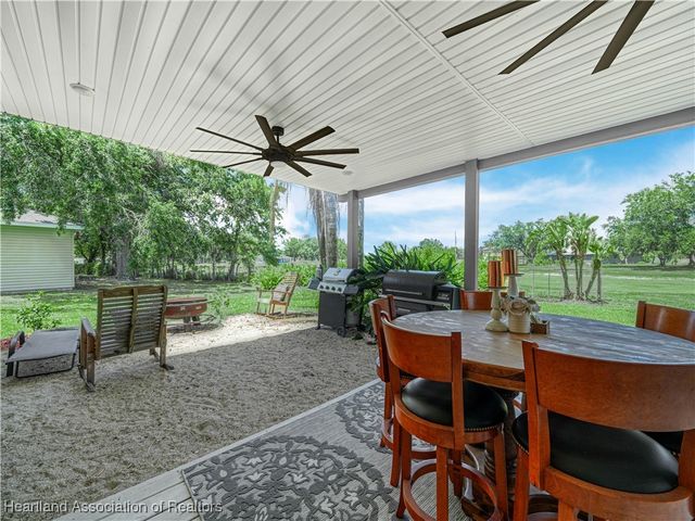 2910 Fairway Lane, Bowling Green, FL 33834