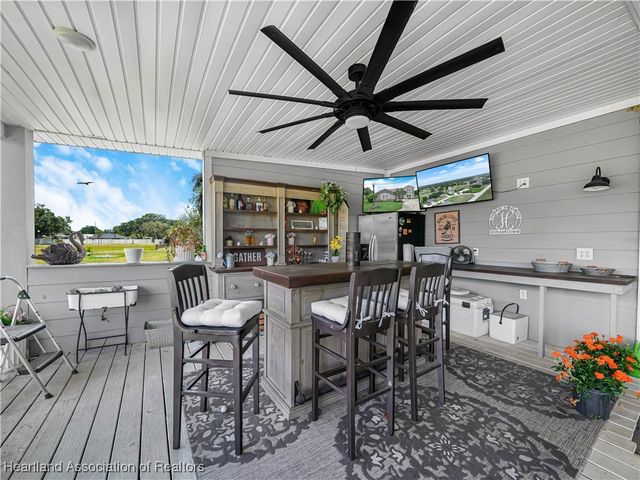 2910 Fairway Lane, Bowling Green, FL 33834