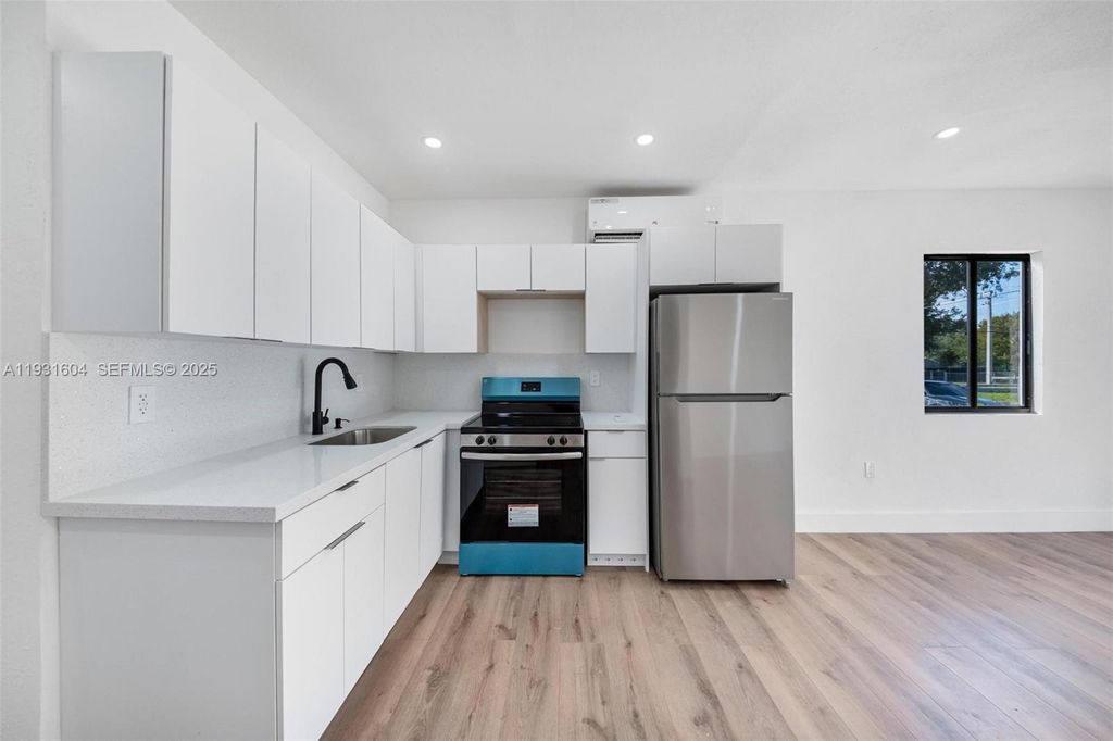 Image 5 of property listing at 6911 NW 4th Ct, Miami, FL 33150