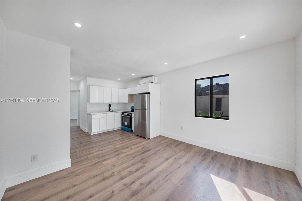 Image 9 of property listing at 6911 NW 4th Ct, Miami, FL 33150