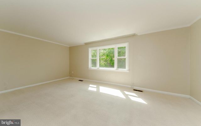 10413 COURTHOUSE DR, Fairfax, VA 22030