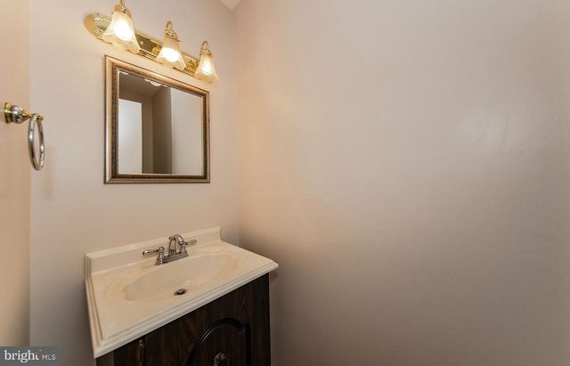 10413 COURTHOUSE DR, Fairfax, VA 22030