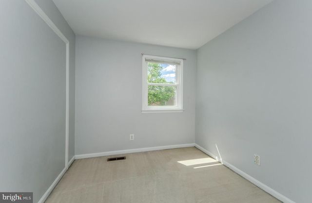10413 COURTHOUSE DR, Fairfax, VA 22030