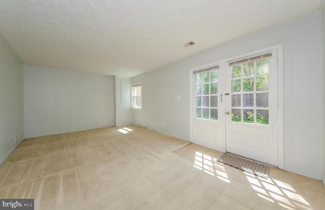 10413 COURTHOUSE DR, Fairfax, VA 22030