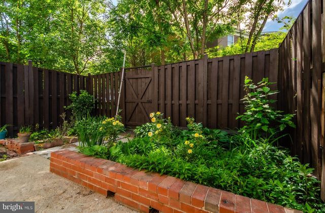 10413 COURTHOUSE DR, Fairfax, VA 22030