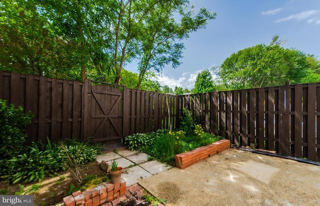 10413 COURTHOUSE DR, Fairfax, VA 22030