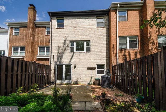 10413 COURTHOUSE DR, Fairfax, VA 22030