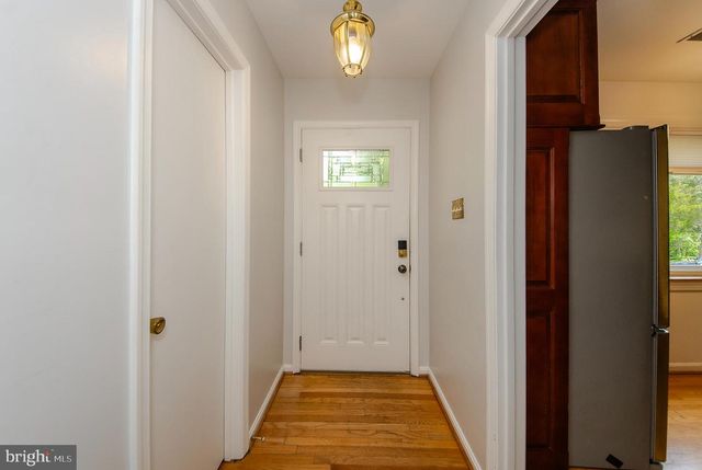10413 COURTHOUSE DR, Fairfax, VA 22030