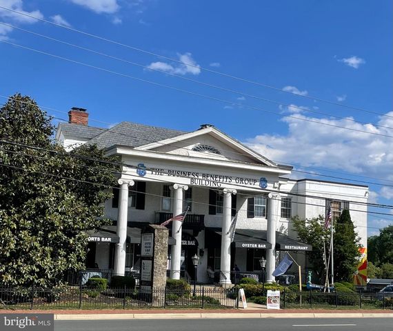 10413 COURTHOUSE DR, Fairfax, VA 22030