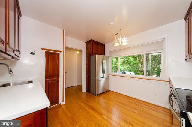10413 COURTHOUSE DR, Fairfax, VA 22030