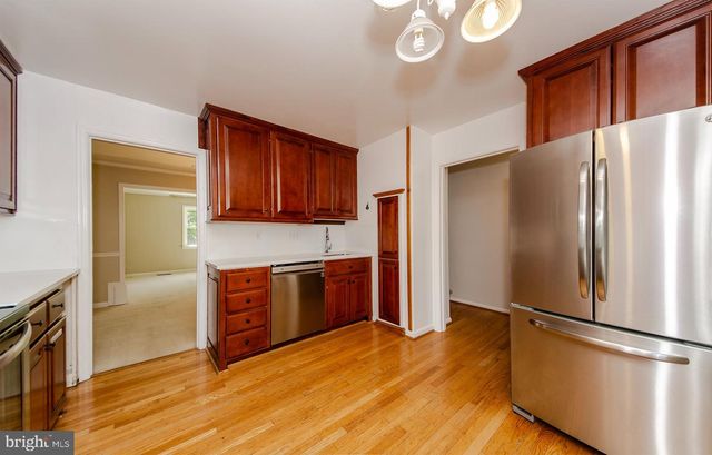 10413 COURTHOUSE DR, Fairfax, VA 22030