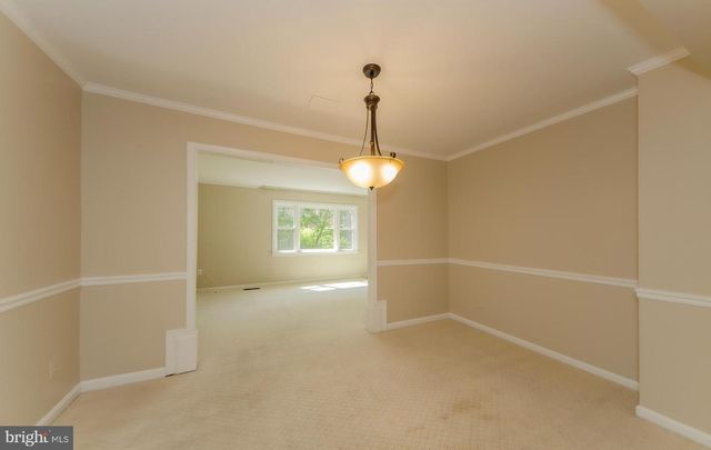 10413 COURTHOUSE DR, Fairfax, VA 22030