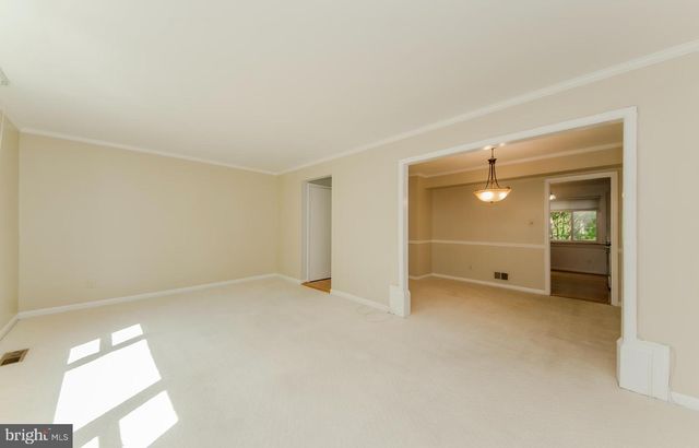 10413 COURTHOUSE DR, Fairfax, VA 22030