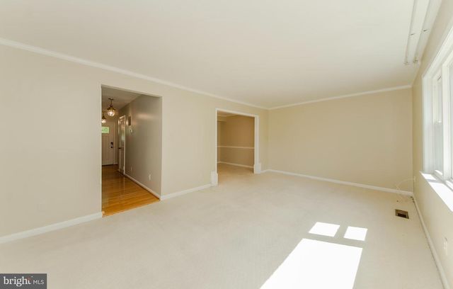 10413 COURTHOUSE DR, Fairfax, VA 22030