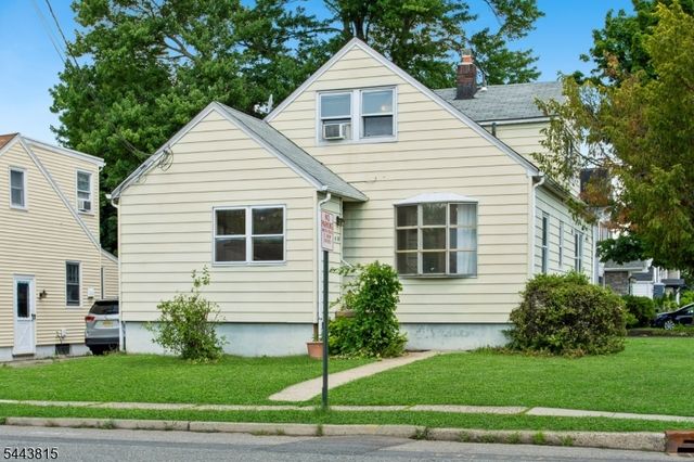 8 Berdan Ave, Fair Lawn Boro, NJ 07410