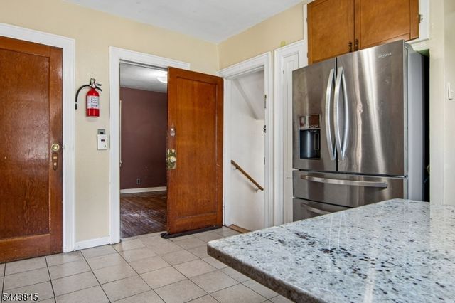 8 Berdan Ave, Fair Lawn Boro, NJ 07410