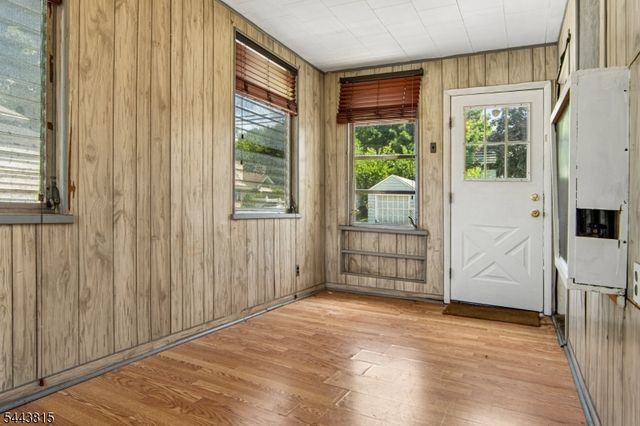 8 Berdan Ave, Fair Lawn Boro, NJ 07410