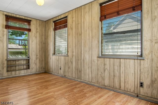 8 Berdan Ave, Fair Lawn Boro, NJ 07410