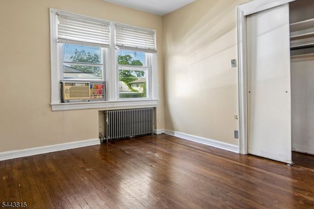 8 Berdan Ave, Fair Lawn Boro, NJ 07410