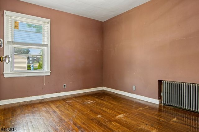 8 Berdan Ave, Fair Lawn Boro, NJ 07410