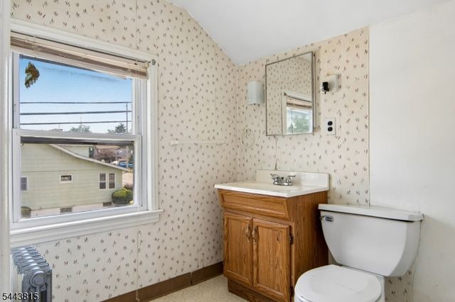 8 Berdan Ave, Fair Lawn Boro, NJ 07410