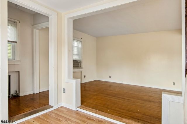 8 Berdan Ave, Fair Lawn Boro, NJ 07410
