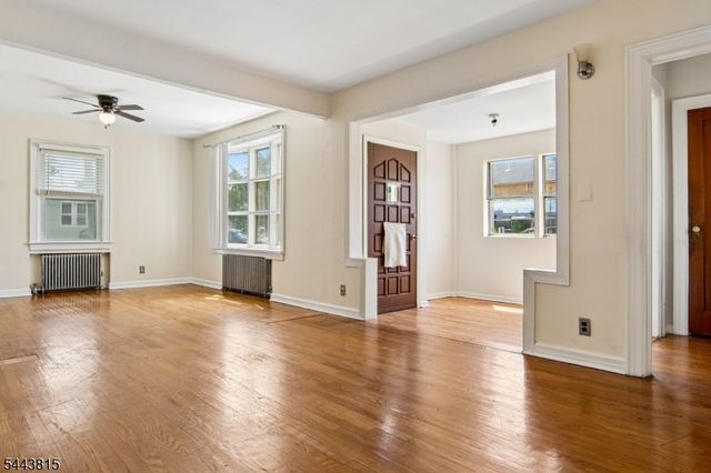 8 Berdan Ave, Fair Lawn Boro, NJ 07410
