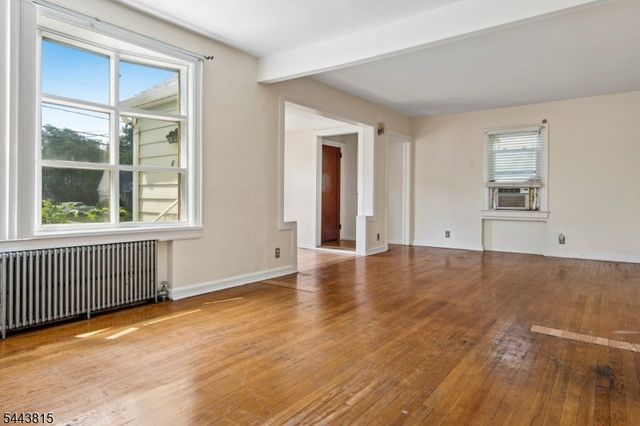 8 Berdan Ave, Fair Lawn Boro, NJ 07410