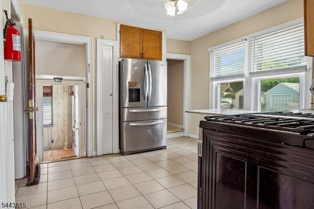8 Berdan Ave, Fair Lawn Boro, NJ 07410