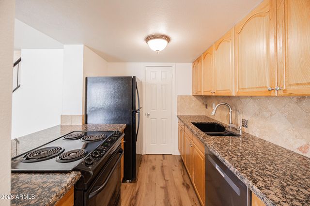 8113 E GLENROSA Avenue, Scottsdale, AZ 85251