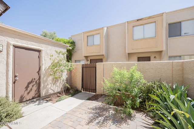 8113 E GLENROSA Avenue, Scottsdale, AZ 85251