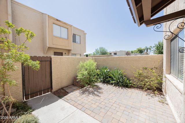 8113 E GLENROSA Avenue, Scottsdale, AZ 85251