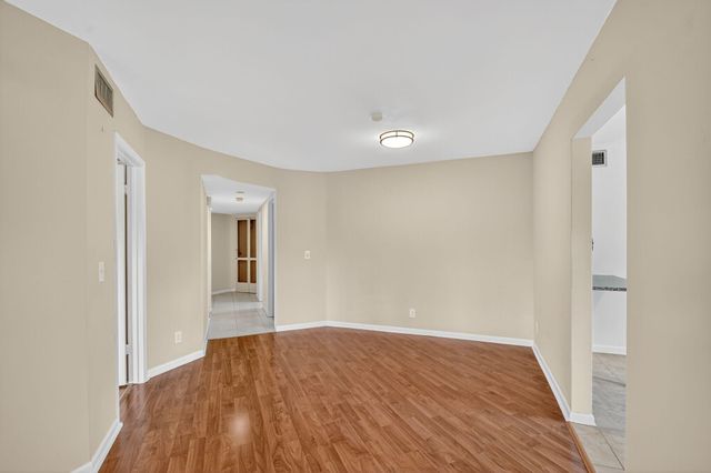 5040 Rose Hill Drive 206, Boynton Beach, FL 33437