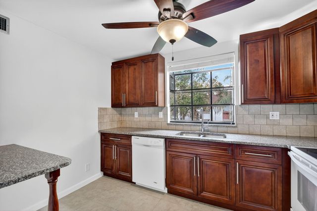 5040 Rose Hill Drive 206, Boynton Beach, FL 33437