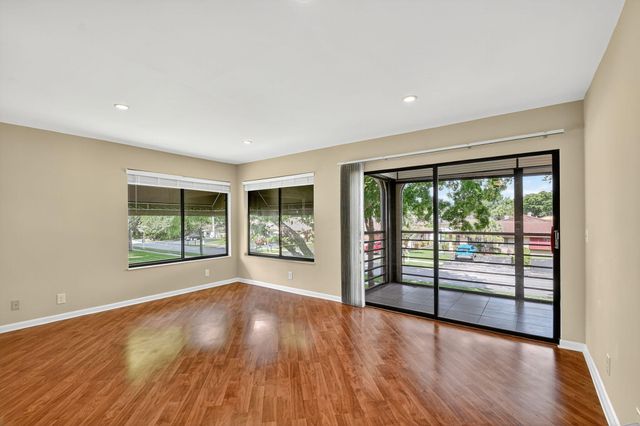 5040 Rose Hill Drive 206, Boynton Beach, FL 33437