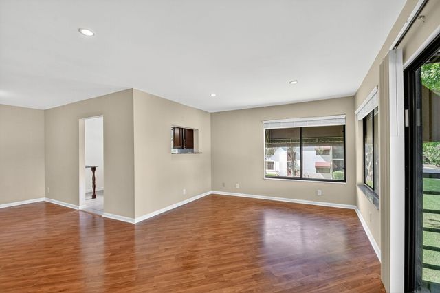 5040 Rose Hill Drive 206, Boynton Beach, FL 33437