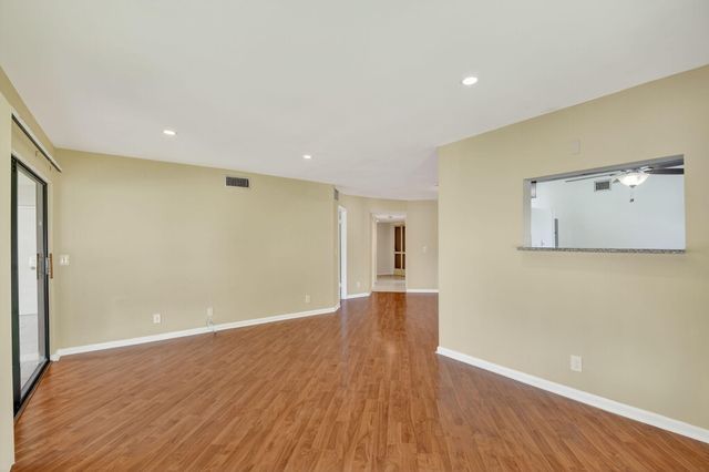 5040 Rose Hill Drive 206, Boynton Beach, FL 33437