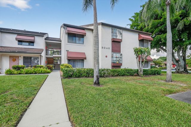 5040 Rose Hill Drive 206, Boynton Beach, FL 33437