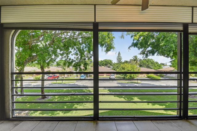 5040 Rose Hill Drive 206, Boynton Beach, FL 33437