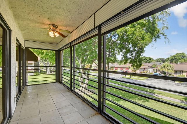 5040 Rose Hill Drive 206, Boynton Beach, FL 33437