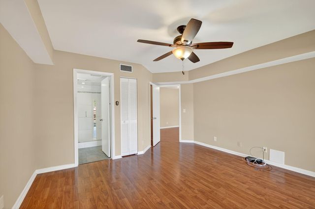 5040 Rose Hill Drive 206, Boynton Beach, FL 33437