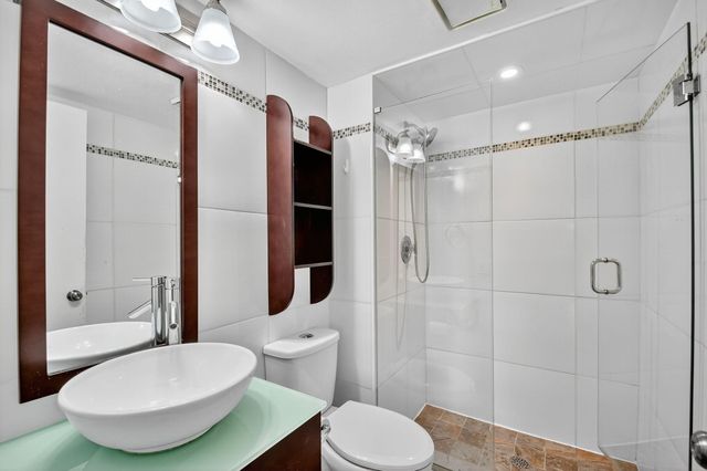 5040 Rose Hill Drive 206, Boynton Beach, FL 33437