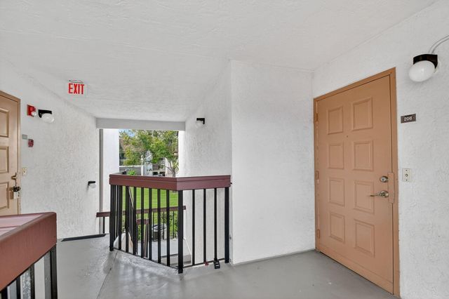 5040 Rose Hill Drive 206, Boynton Beach, FL 33437