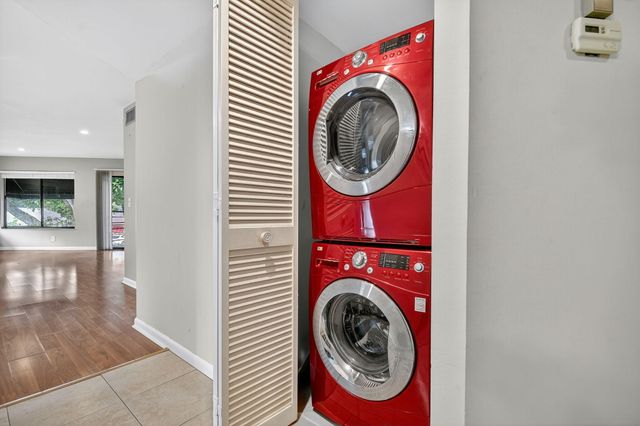 5040 Rose Hill Drive 206, Boynton Beach, FL 33437