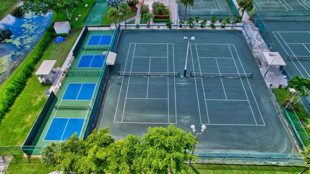 5040 Rose Hill Drive 206, Boynton Beach, FL 33437